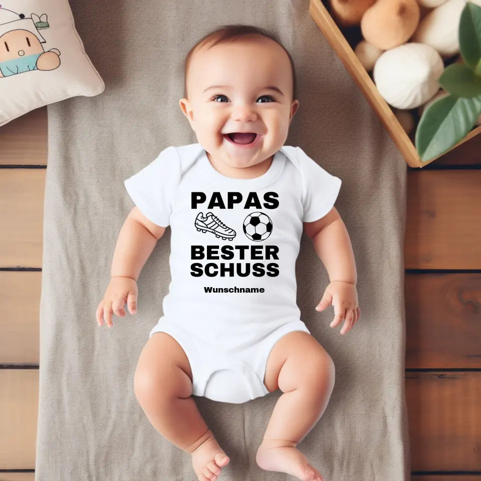 Papas bester Schuss - Personalisierter Baby-Onesie/ Strampler, 100% Bio-Baumwolle, Fußball Fan Body