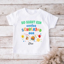 Load image into Gallery viewer, So sieht ein cooles Schulkind aus - Personalisiertes T-Shirt für Kinder zur Einschulung (100% Baumwolle)
