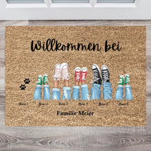 Load image into Gallery viewer, Willkommen bei unserer Familie - Personalisierte Familien Fußmatte (2-8 Personen, Kinder &amp; Haustiere)
