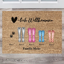 Load image into Gallery viewer, Herzlich Willkommen Gummistiefel - Personalisierte Fußmatte für innen &amp; aussen(2-8 Personen, Kinder, Babys &amp; Haustiere)
