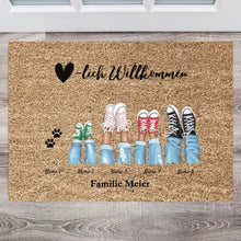 Load image into Gallery viewer, Herzlich Willkommen - Personalisierte Familien Fußmatte (2-8 Personen &amp; Haustiere)
