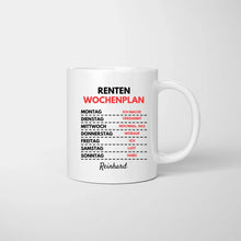 Load image into Gallery viewer, Renten Wochenplan - Personalisierte lustige Tasse zum Geburtstag (Rentner-Edition)
