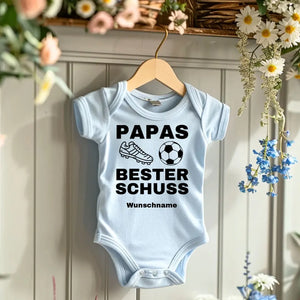 Papas bester Schuss - Personalisierter Baby-Onesie/ Strampler, 100% Bio-Baumwolle, Fußball Fan Body