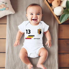 Load image into Gallery viewer, 2024 Euro België voetbalshirt - Gepersonaliseerd babyrompertje met naam en rugnummer, 100% biologisch katoen
