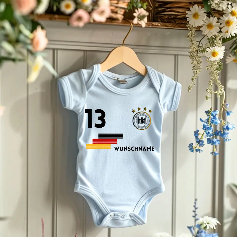 Deutschland EM Trikot Strampler - Personalisierter Baby-Onesie, Body mit anpassbarem Namen und Trikotnummer, 100% Bio-Baumwolle, EM 2024