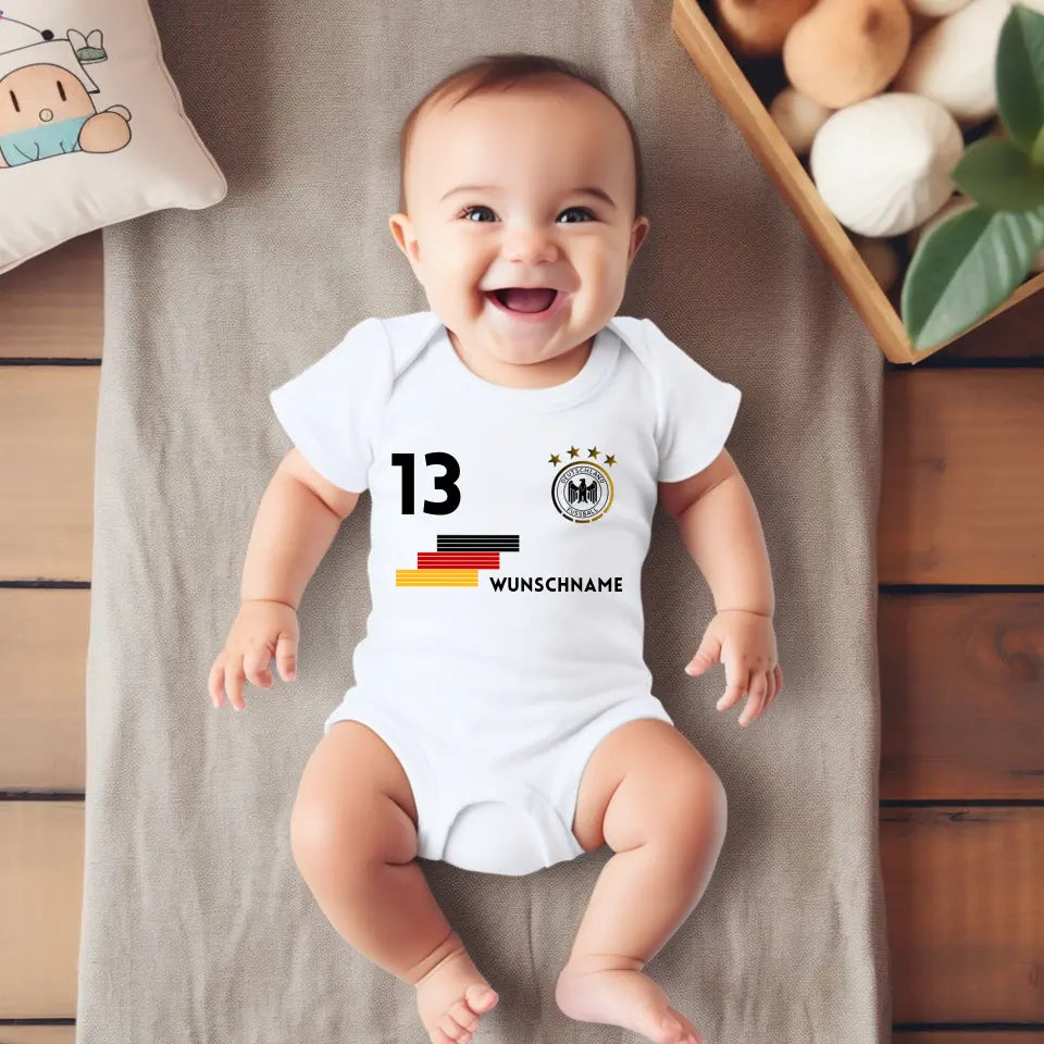 Deutschland EM Trikot Strampler - Personalisierter Baby-Onesie, Body mit anpassbarem Namen und Trikotnummer, 100% Bio-Baumwolle, EM 2024