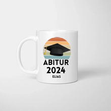 Load image into Gallery viewer, Glückwunsch Abschluss Tasse 2024 - Personalisierte Tasse Abitur, Studium, Bachelor, Master, Ausbildung, Realschule, Examen
