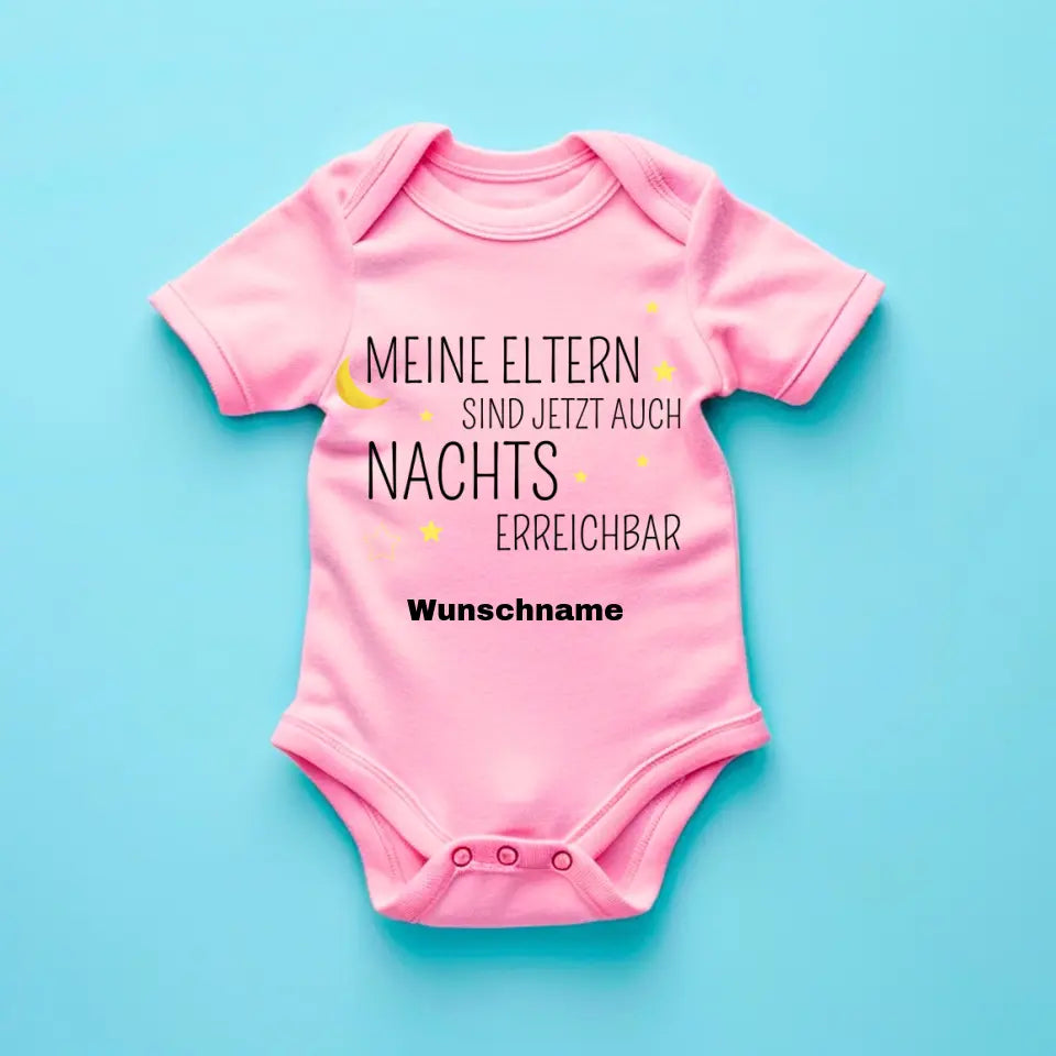 Meine Eltern sind jetzt auch nachts erreichbar - Personalisierter Baby-Strampler, 100% Bio-Baumwolle