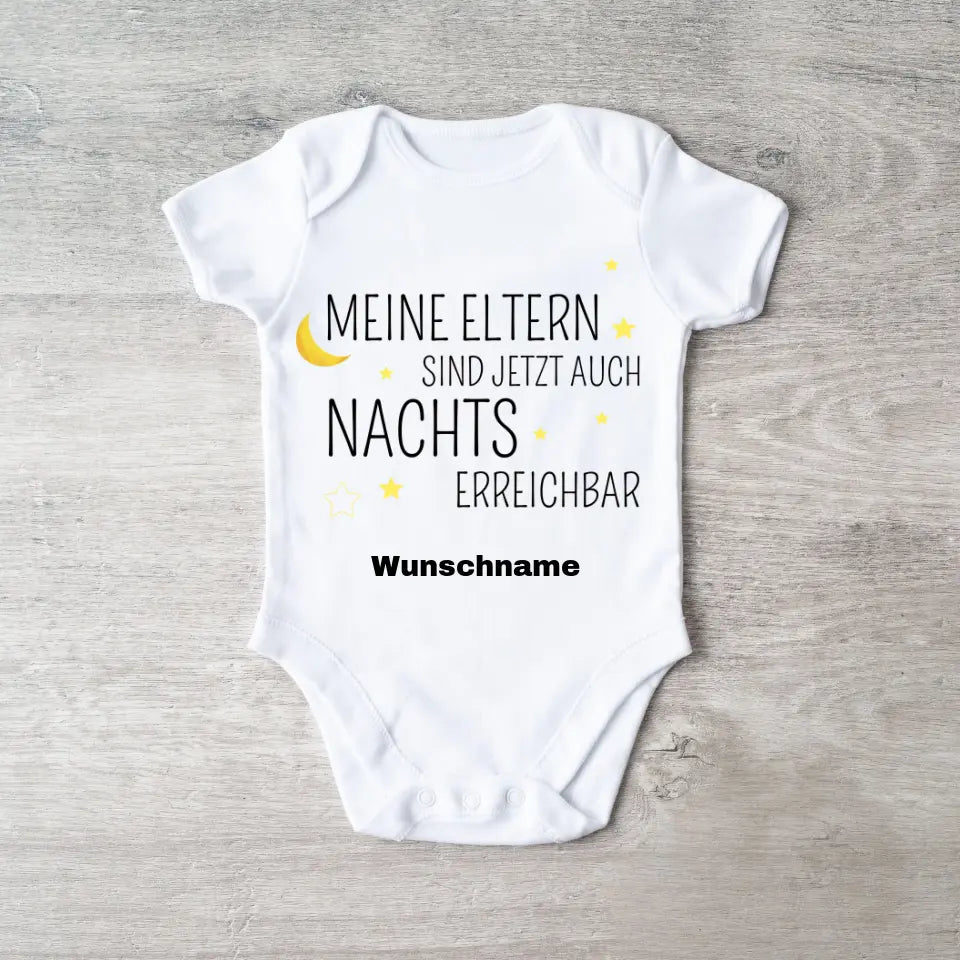 Meine Eltern sind jetzt auch nachts erreichbar - Personalisierter Baby-Strampler, 100% Bio-Baumwolle