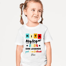 Load image into Gallery viewer, Kita Abgänger 2024, Eine Legende geht vom Gelände - Personalisiertes T-Shirt Kinder, Schüler, Einschulung (100% Baumwolle)
