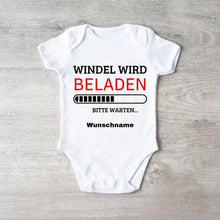 Load image into Gallery viewer, Windel wird beladen - Personalisierter Baby-Onesie/ Strampler, 100% Bio-Baumwolle
