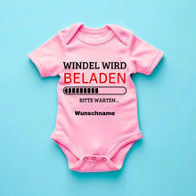 Load image into Gallery viewer, Windel wird beladen - Personalisierter Baby-Onesie/ Strampler, 100% Bio-Baumwolle
