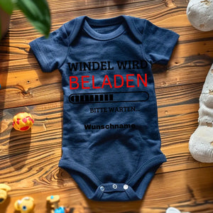 Windel wird beladen - Personalisierter Baby-Onesie/ Strampler, 100% Bio-Baumwolle