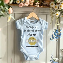 Load image into Gallery viewer, Mama ist die Beste - Personalisierter Baby-Onesie/ Strampler, 100% Bio-Baumwolle
