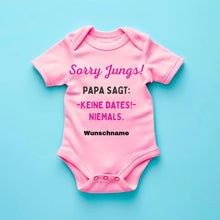 Load image into Gallery viewer, Sorry Jungs, Papa sagt keine Dates - Personalisierter Baby-Onesie/ Strampler, 100% Bio-Baumwolle für Mädchen
