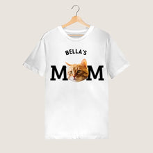 Load image into Gallery viewer, Haustier Mama - Personalisiertes T-Shirt mit Foto von deinem Fellfreund (Eigenes Bild hochladen)
