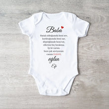 Load image into Gallery viewer, Sevgili baba - Personalisierter Baby-Onesie/ Strampler türkisch, 100% Bio-Baumwolle Baby Body
