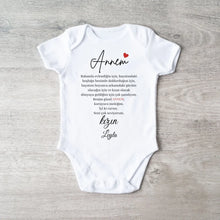 Load image into Gallery viewer, Sevgili anne - Personalisierter Baby-Onesie/ Strampler türkisch, 100% Bio-Baumwolle Baby Body
