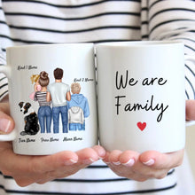 Load image into Gallery viewer, Personalisierte Tasse für die ganze Familie &quot;We are Family&quot; (1-4 Kinder + Haustiere)
