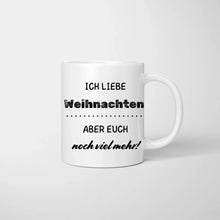 Load image into Gallery viewer, Personalisierte Familien Tasse &quot;Ich liebe Weihnachten, aber euch noch viel mehr&quot; (Eltern, 1-4 Kinder)
