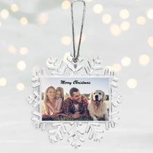 Load image into Gallery viewer, Personalisierte Christbaum-Schneeflocke - Eigenes Foto, Familien-Geschenk Weihnachten
