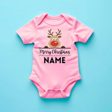 Load image into Gallery viewer, Merry Christmas Baby - Personalisierter Baby-Onesie/ Strampler zu Weihnachten, 100% Bio-Baumwolle
