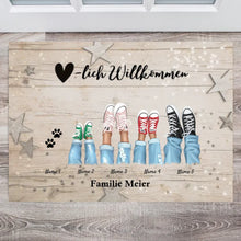 Load image into Gallery viewer, Herzlich Willkommen - Personalisierte Weihnachtszeit Fußmatte Familie (2-8 Personen &amp; Haustiere)
