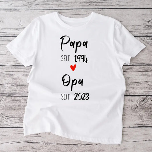 Papa seit und Opa seit - Personalisiertes T-Shirt für Papa, Opa, zur Verkündung (100% Baumwolle, Unisex)