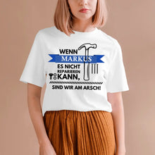 Load image into Gallery viewer, Wenn Papa es nicht reparieren kann, sind wir am Arsch - Personalisiertes T-Shirt für Männer (100% Baumwolle, Unisex)
