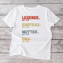 Load image into Gallery viewer, Für Oma - Legende seit - Personalisiertes T-Shirt für Mütter &amp; Großmütter (100% Baumwolle, Unisex)

